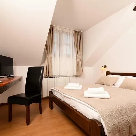 Moya 1 פוז'ינה