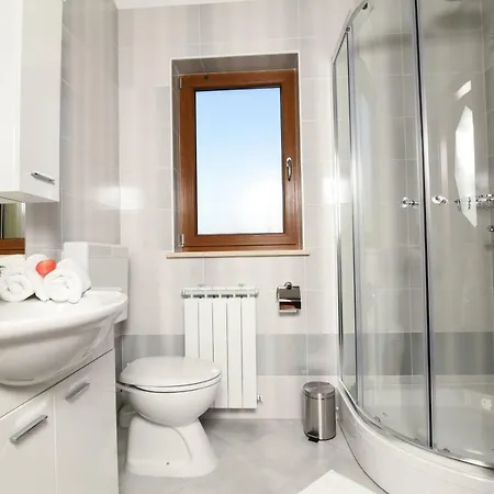 Moya 1 פוז'ינה